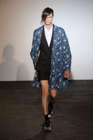 Модные тренды в мужской одежде 2013: цветочные принты для уверенных в себе мужчин