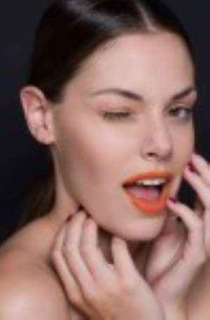 Модный стиль 2012: контрастные губы и ногти. Пошаговое руководство как воплотить образ