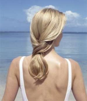 Как ухаживать за волосами на пляже?