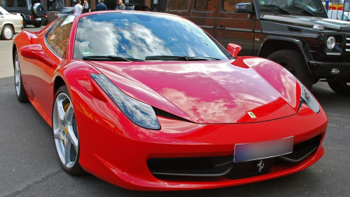 Ferrari за 3 млн долларов, Rolls Royce и Bentley: гараж с авто Башара Асада захватили повстанцы (видео)