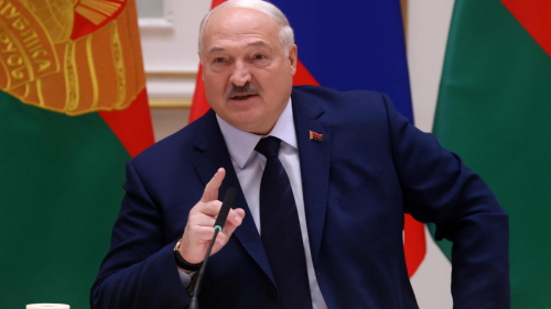 Лукашенко заявил, что "немножко задержался" у власти