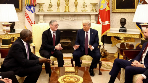 Стармер в Вашингтоне: приглашение Трампу от короля и попытки добиться гарантий защиты от России