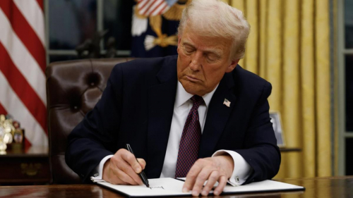 Трамп заявил о введении дополнительных пошлин в 10% на товары из Китая