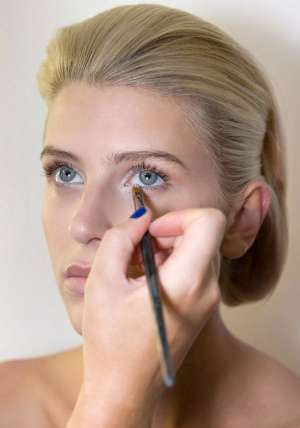 Тенденция макияжа 2012 – коралловый макияж губ. Пошаговая инструкция
